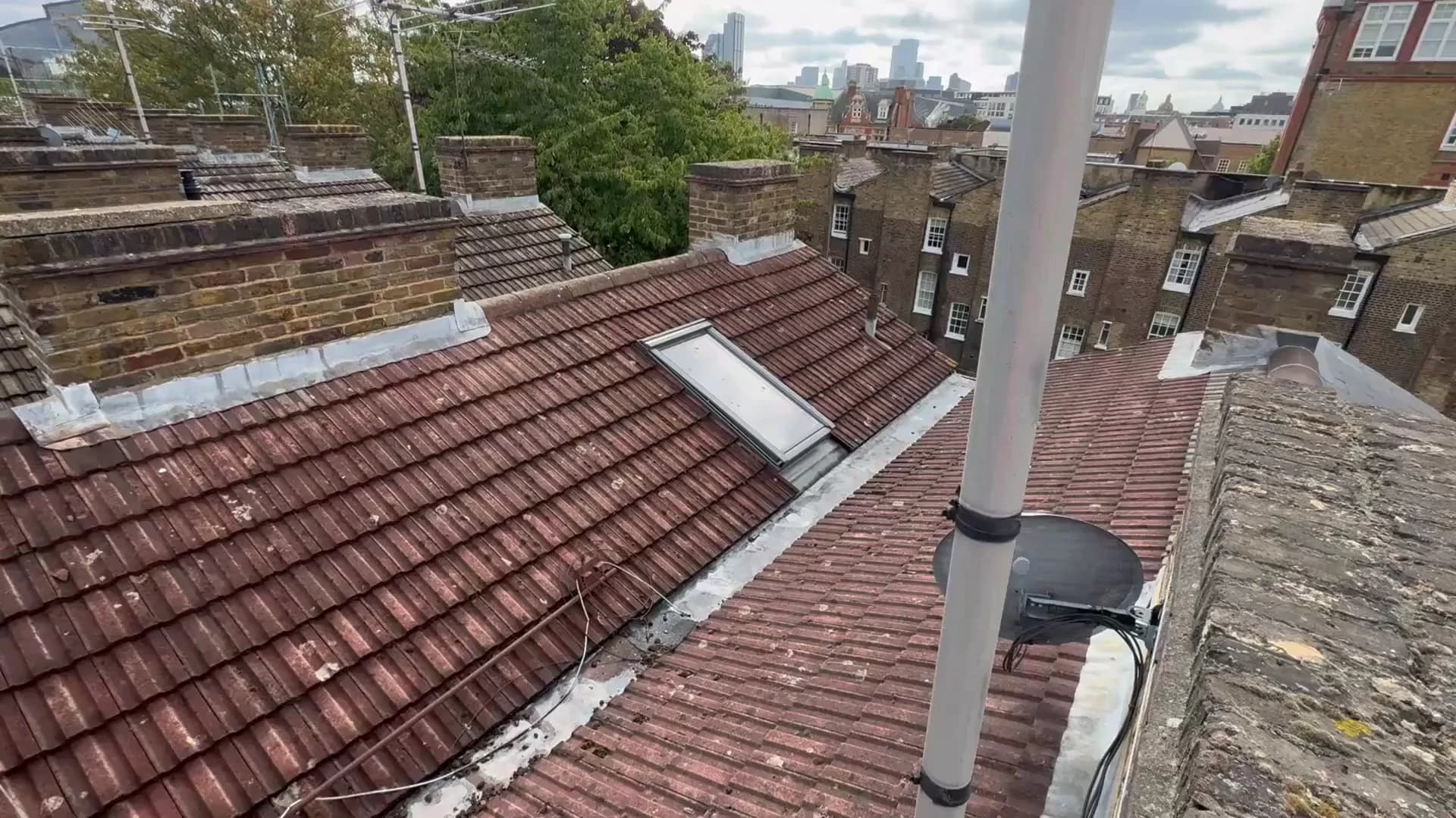 Concrete-tiled butterfly roof and parapet walls on the listed Farringdon property